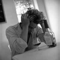 Симптомы при первой, второй и третьей стадии алкоголизма