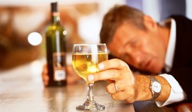 Симптомы при первой, второй и третьей стадии алкоголизма