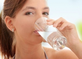 Почему человеку хочется много пить воды. Причины, по которым постоянно хочется пить. Прием лекарственных препаратов
