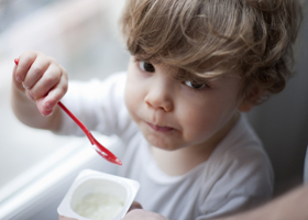 Йогурт может негативно повлиять на состояние зубов малышей