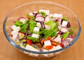 Сырно-овощной салат