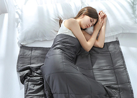 Улучшить сон поможет утяжеленное одеяло