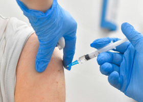 Прививка от COVID-19 в 11 раз уменьшает риск смерти — ученые