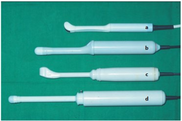 Ультразвуковые датчики для трансвагинального использования: a, b — электронные датчики, с — механический панорамный датчик, d — механический датчик (главным образом для эндоректального использования)
